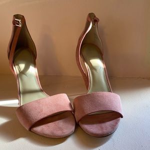 Light pink spring heels 👠